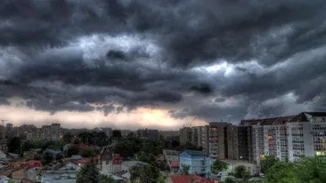 Cod galben de furtună în București! Posibil să cadă grindină