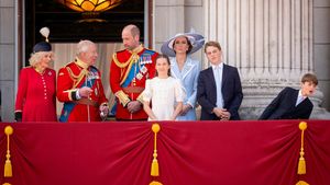 Moment istoric pe balconul Palatului Buckingham, la „Trooping the Colour”. Ce a făcut în public un membru al Familiei Regale Britanice