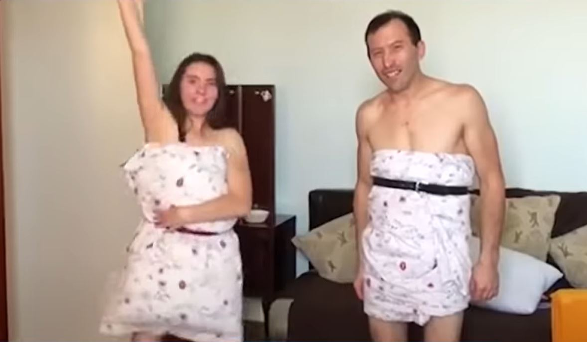 Vulpița de la Acces Direct a acceptat provocarea cu perna! S-a dezlănțuit pe muzica lui Beyonce împreună cu soțul ei! Viorel Stegaru a dansat și el pe tocuri