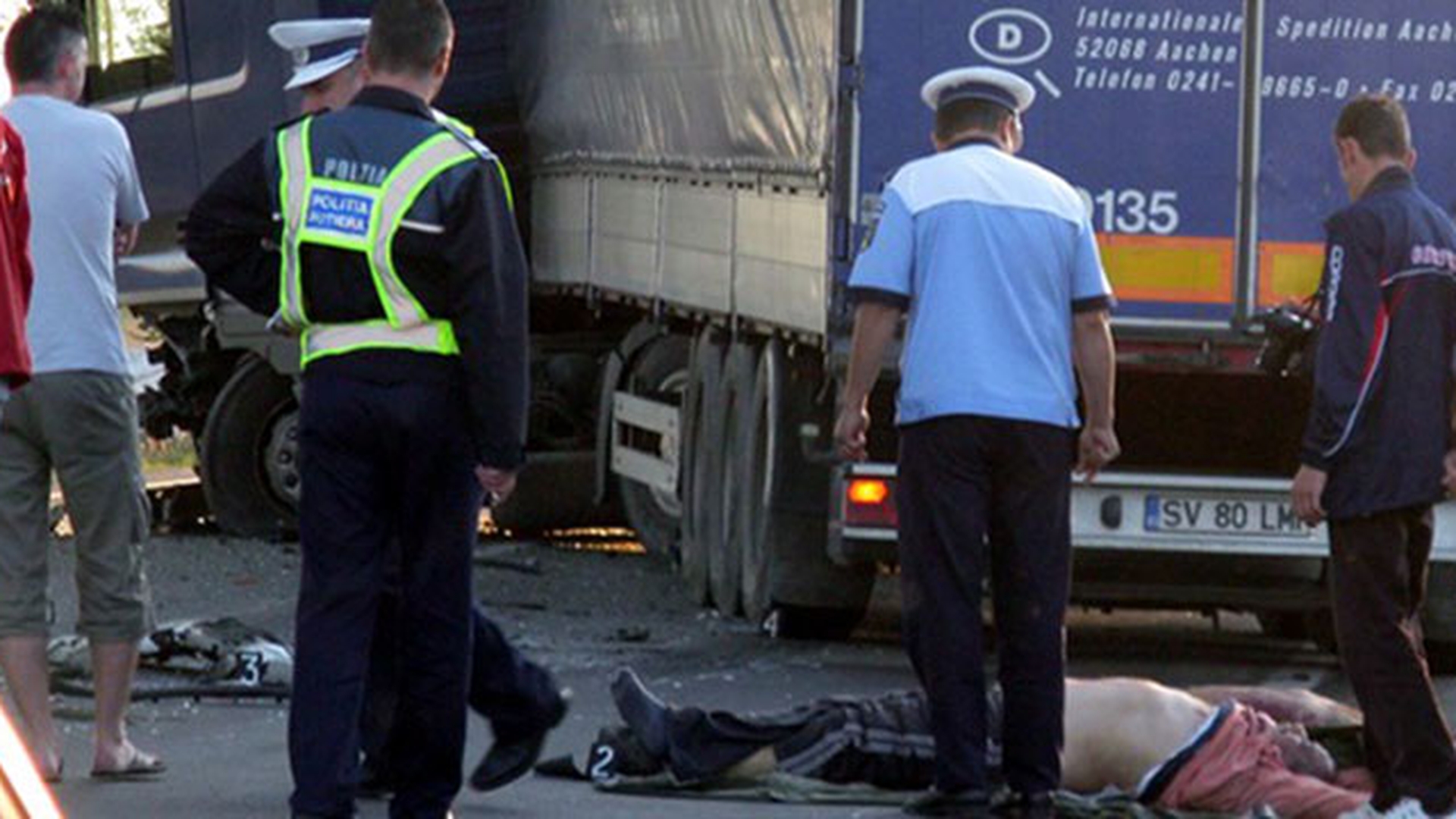 ACCIDENT pe A2: Un copil de 5 ani şi părinţii săi au murit, fraţii copilului au fost grav răniţi