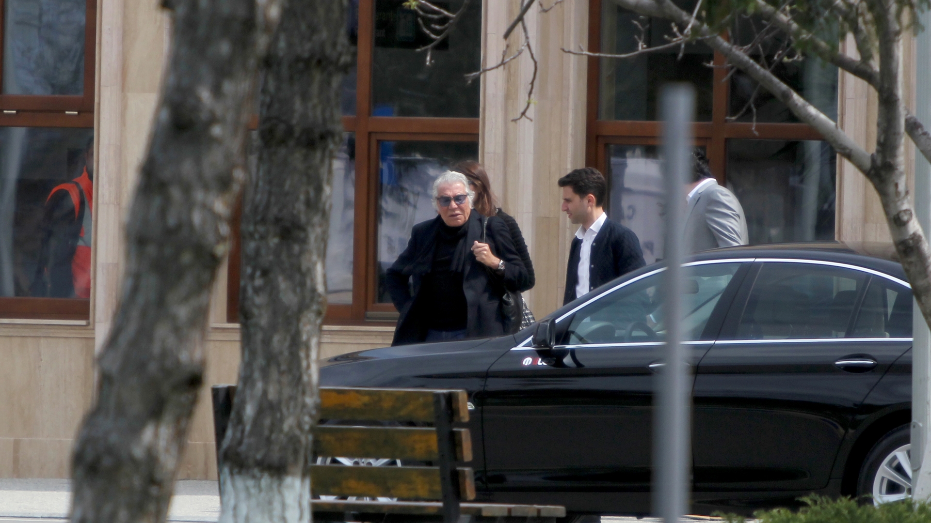 Cavalli s-a inchis in camera de hotel si a baut coniac de 2.500 E inainte de inaugurarea primului sau magazin in Romania!