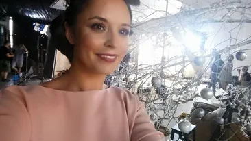 Are 40 de ani, dar se poarta mai ceva ca tinerelele! Incredibil cum s-a afisat fosta zana a surprizelor!