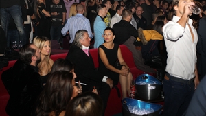 Ilie Nastase si Brigitte Sfat sunt prea cuminti pentru viata de noapte a Capitalei. Cei doi nu par sa se mai distreze la club