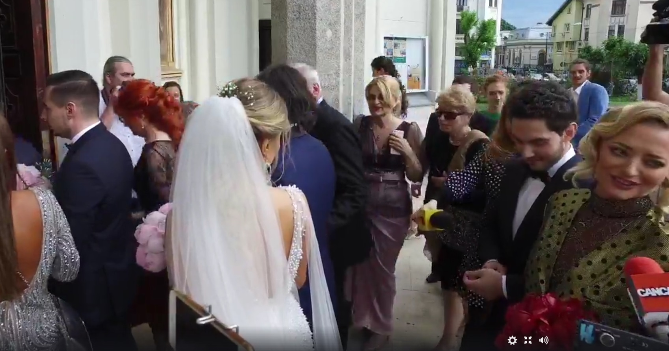 Oana se căsătoreşte religios, iar naşi îi vor fi chiar sora şi cumnatul ei