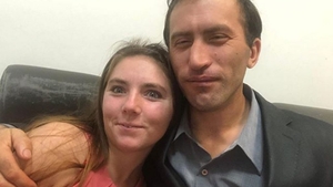 Vulpița îl „traduce” pe Viorel pe față! Și-a tatuat numele amantului pe mână și l-a scos din minți pe soțul ei