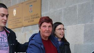 Femeia din imagine (74 de ani) agăța barbăți, de regulă în gări și mergea cu ei în camera de hotel pentru o partidă fierbinte! Ce le făcea acestora pentru a le lua banii este incredibil!