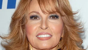 Prinsă pe picior gresit! Trucul la care apelează o celebră actrită pentru a părea mai tânără! N-o să-ţi vină să crezi câti ani are