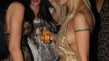 Cu un ochi rade, cu altul plange! Simona Trasca spera sa-l uite pe Barboni cu ajutorul bauturii si a distractiilor nocturne!