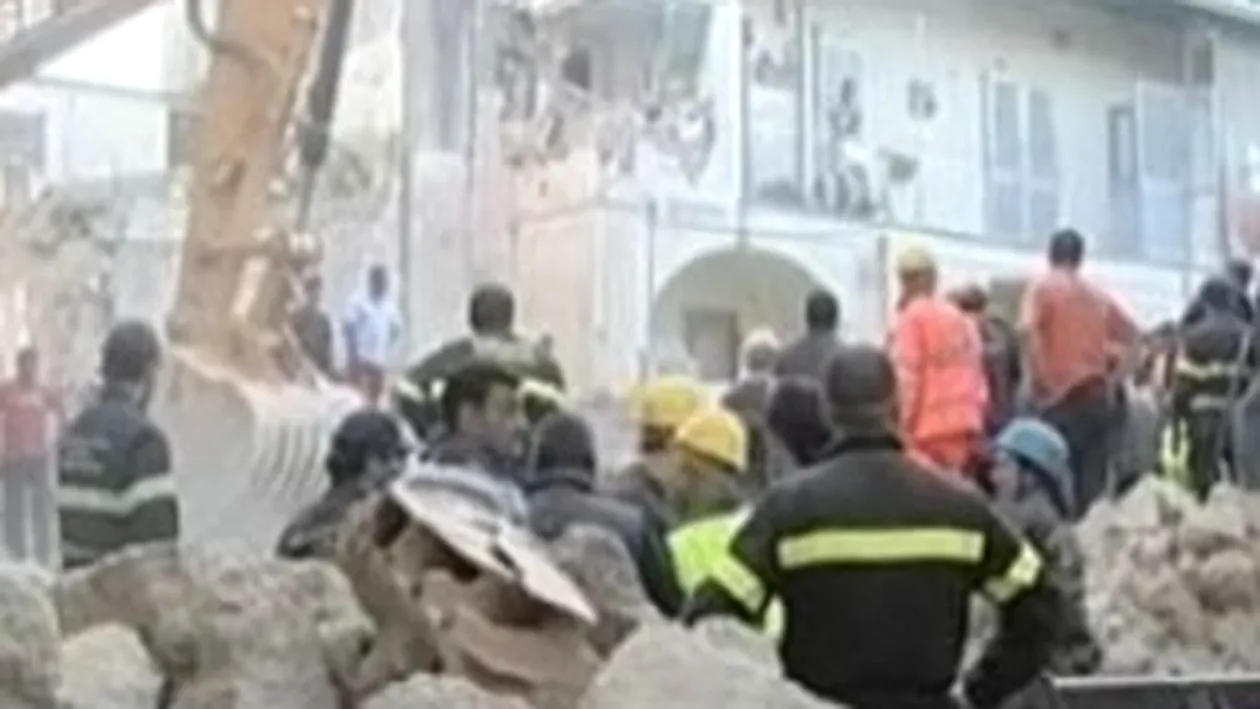 VIDEO Cel putin trei morti, dupa ce un bloc de trei etaje s-a prabusit in Italia