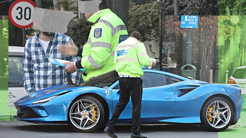 Degeaba a dat 300.000 € pe bolid că poliția nu l-a iertat! Cine e milionarul cu Ferrari F8 Turbo care n-a scăpat de amendă