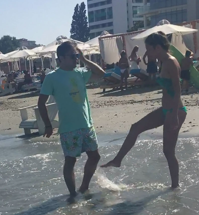 Cuplul s-a jucat minute bune în mare