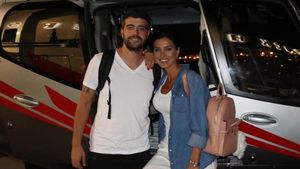 ADELINA PESTRIŢU şi SPEAK au ieşit în oraş vineri seara! Cum au fost surprinşi cei doi