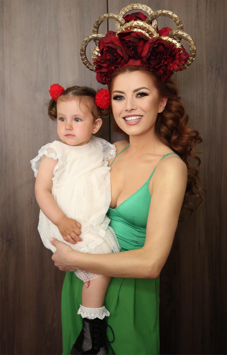 Elena Gheorghe, mărturii în lacrimi în fața a peste 4.000 de oameni. Imagini senzaționale de la show-ul cu muzică armânească