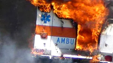 O ambulanță a luat foc, în Botoșani! Pompierii au stabilit cauza incendiului
