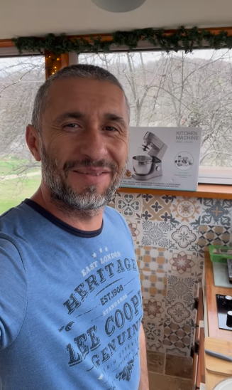 Ce și-a putut găti Dragoș Bucur în lipsa Danei Nălbaru. La așa combinație nu te-ai fi gândit