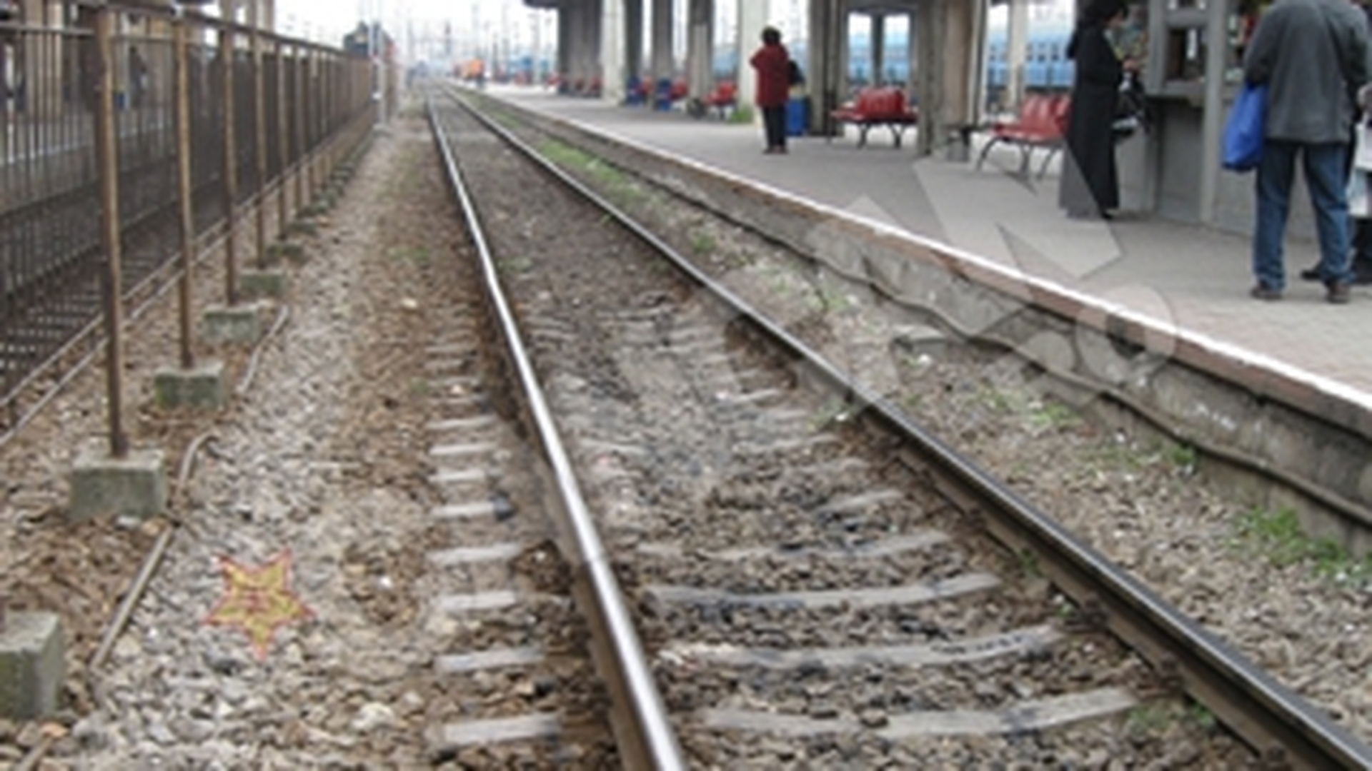 Traficul feroviar, blocat intre Oradea si Arad dupa ce un tren accelerat a lovit un tir
