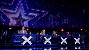 Alexandra Dinu nu a știut să folosească butonul "X" la Românii au Talent. Andra Măruță a ajutat-o