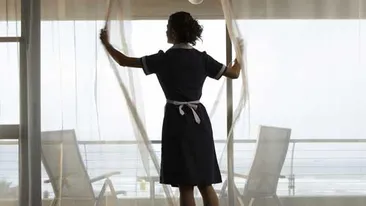 Este directorul unei firme şi femeie de serviciu! Ce mărturisiri face Dora Minodora:,,Nu, nu sunt curvă. Mă sui în SUV-ul meu de lux şi mă duc în Mamaia să fiu menajeră ’’