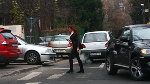 Bianca a gasit solutia perfecta sa fie o pata de culoare in nametii care se anunta! Vezi aici ce artificiu a folosit