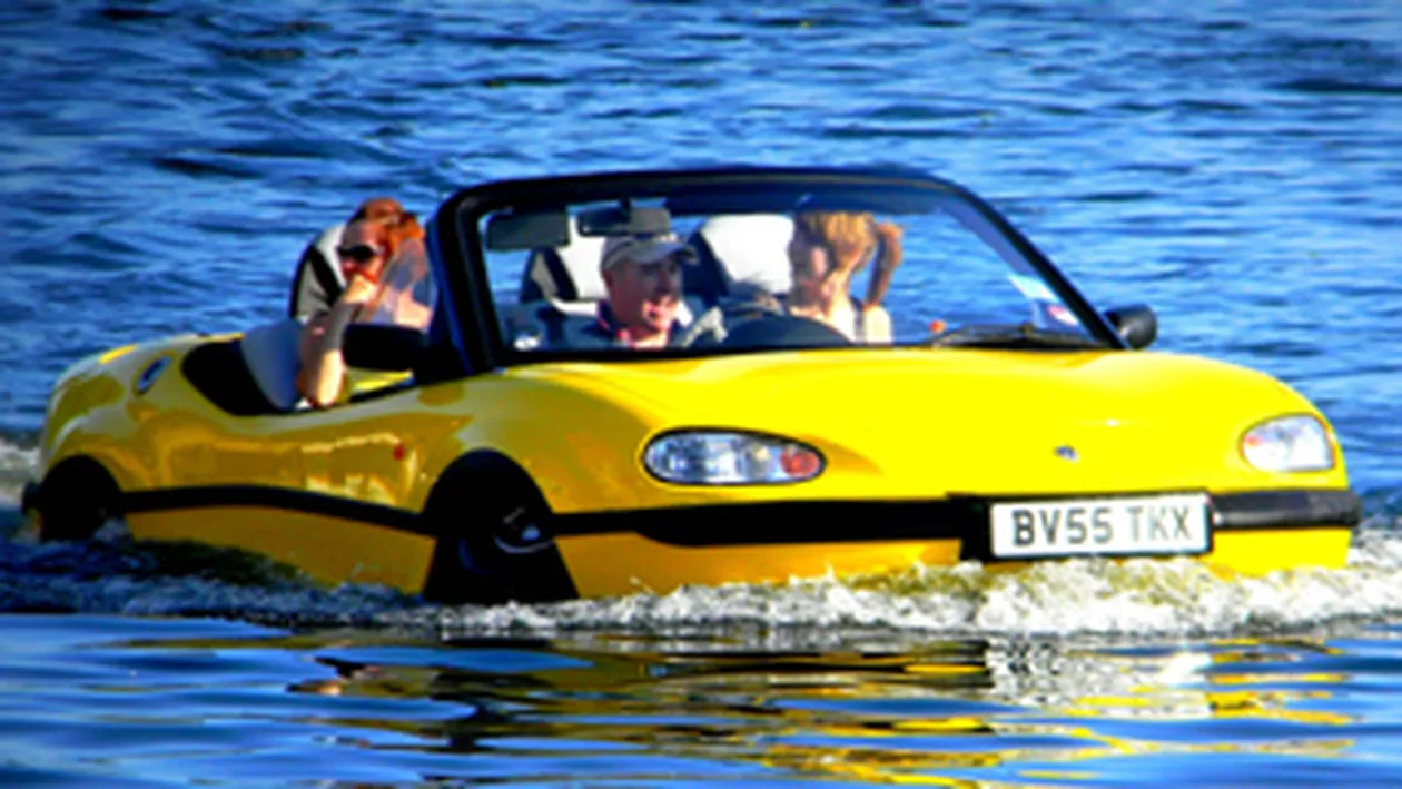 Se plimba cu masina-amfibie de 168.000 de euro