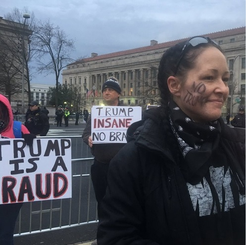 Donald Trump a devenit oficial al 45-lea preşedinte al SUA