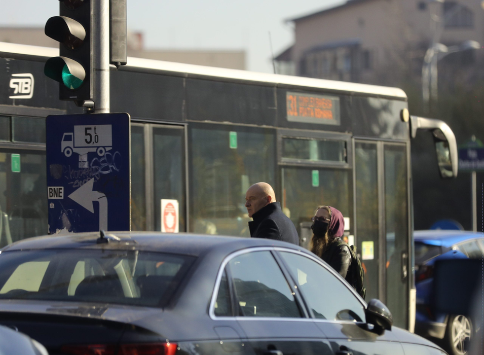 Cel mai bogat român merge pe jos kilometri întregi