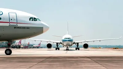 Criza combustibilului. Lista celor 15 mari companii aeriene care anulează zboruri sau iau alte măsuri