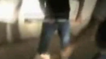 VIDEO IMAGINI EXTREM DE VIOLENTE! Traficantii de droguri au torturat si au ucis un barbat pe care apoi l-au transat cu toporul