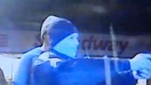 VIDEO Vezi ce picioare in cap isi ia un politist!
