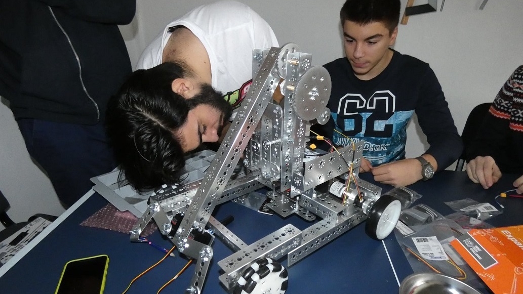 Se întâmplă într-un laborator din Slatina. Maternitatea de roboţi