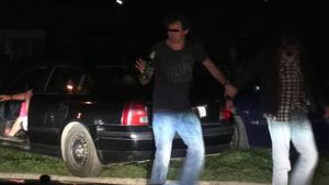 Uite ce s-a intamplat cand berea s-a terminat! Pustoiacele au luat-o razna pe strazi, plaja din Vama s-a umplut de tigari suspecte