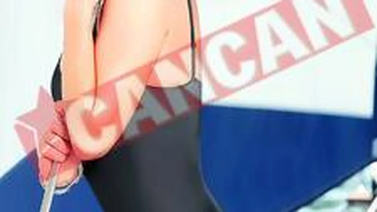 Loredana se tunde singura