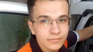El este eroul de la metrou! Mihai Daniel a salvat ieri un tânăr care a vrut să se sinucidă în stația Costin Georgian