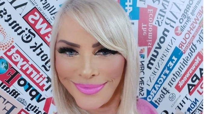 O mai ții pe minte pe Cicciolina? Fostul star porno îi promite o noapte de amor lui Vladimir Putin, dacă renunță la război