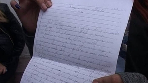 Orfanul din Craiova care s-a sinucis a lasat un bilet de adio. "Am obosit sa lupt pentru parintii mei"