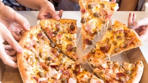 Fără pizza, gogoși și chipsuri în magazinele de lângă școli. Comercianții au de furcă dacă proiectul de lege intră în vigoare