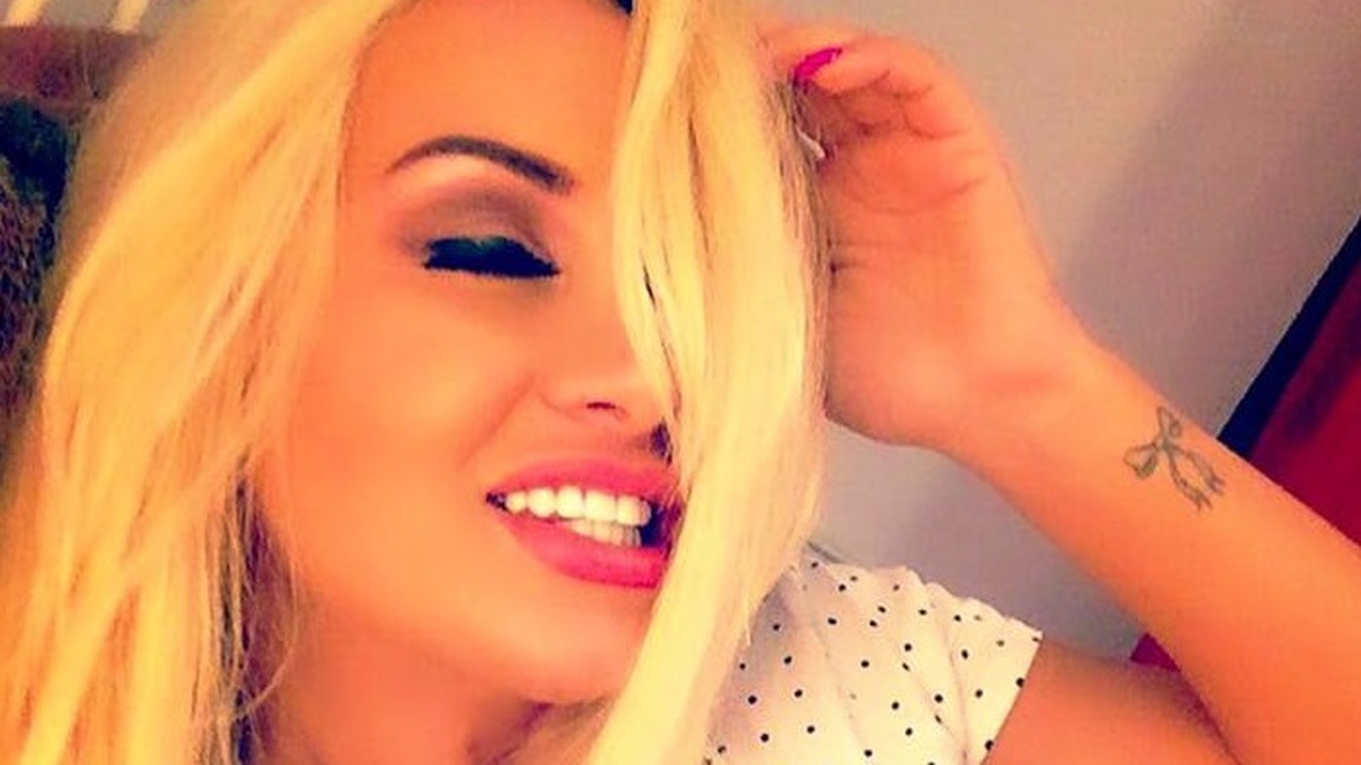Simona Traşcă, la un pas de paralizie! Blonda ajunge de urgenţă pe masa de operaţie: ”Am facut o multime de operatii, dar acum chiar mi-e frică”