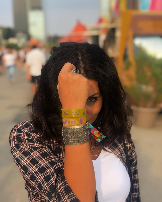 Divorțul a schimbat-o enorm! Cum a ieșit Ioana Ginghină îmbrăcată astăzi, la cumpărături. Fustița scurtă de o palmă i-a lăsat mască pe toți