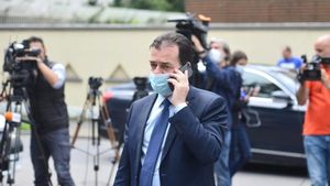 Ludovic Orban: Nu există resursele financiare necesare pentru a dubla acum alocaţiile / Vom adopta o variantă care să ducă la creşterea lor