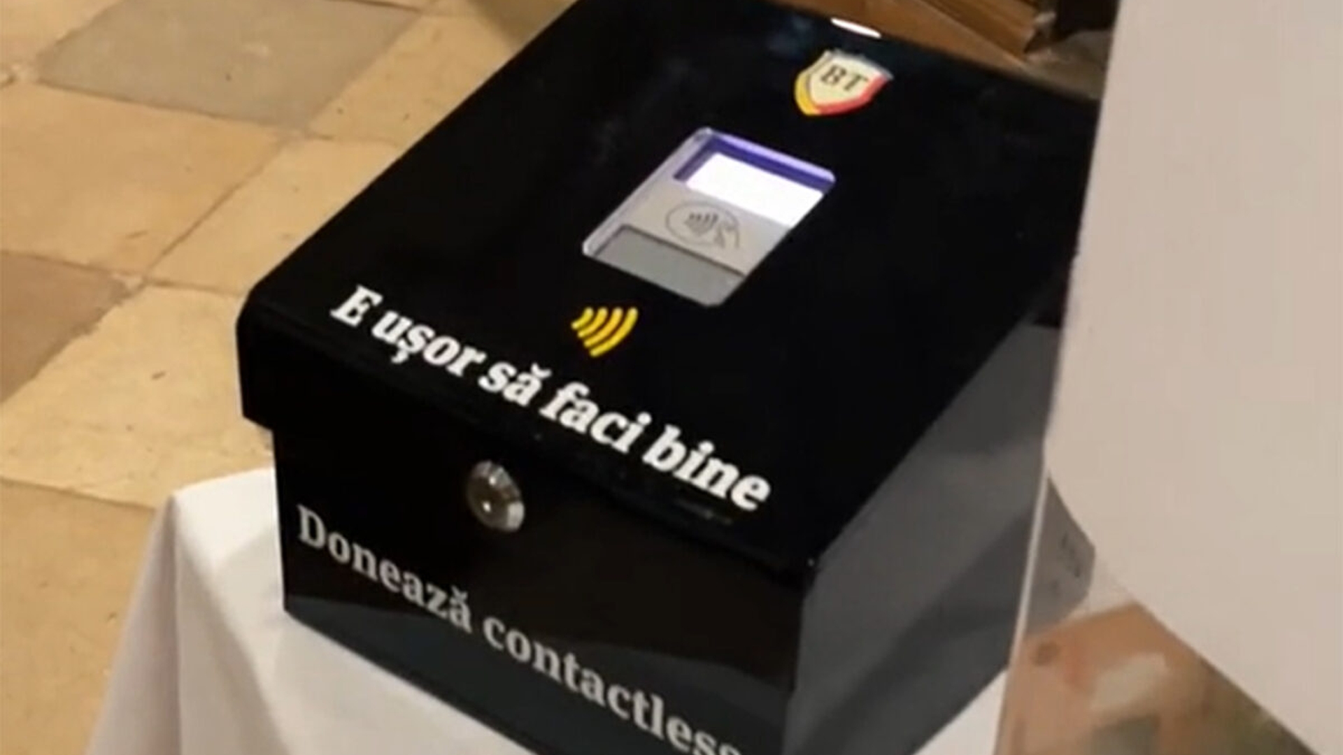 "Cutia milei" cu POS contactless, într-o biserică din Cluj-Napoca. Cum a reacționat un enoriaș când a văzut grozăvia