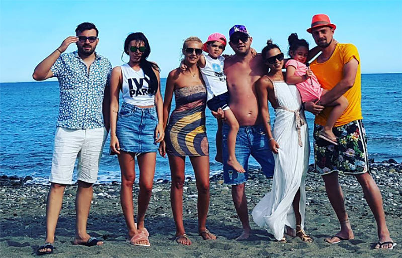 Gabriel Tamaş, aşa cum nu l-aţi mai văzut. Ce face cu fetiţa lui în piscină