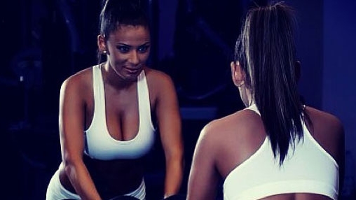 "Vecina" Roxana Vancea are o obsesie pentru propriul... posterior! Uite ce poze HOT isi pune singura pe retelele de socializare!