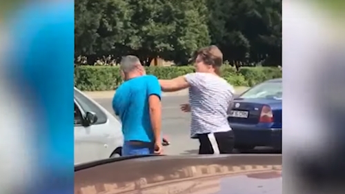 Nu e banc! Un bărbat a fost bătut pe stradă de soţie în centrul Aradului