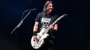 Dave Grohl, solistul trupei Foo Fighters, a anunțat pe Instagram că și-a înșelat soția. Artistul are și o fetiță cu amanta