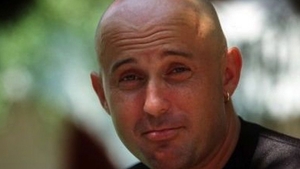 Gesturi obscene la mall cu Garcea si sotia lui! Femeia a cascat si a pus mana la gura, iar actorul a... Gestul l-ar fi putut costa
