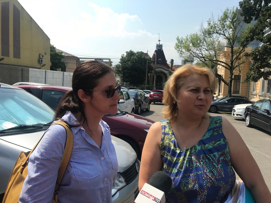 Ramona Săcărin și una dintre avocatele familiei
