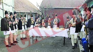 Fetele de maritat, curtate cu butoiul