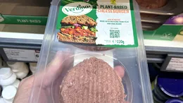 Cât costă, de fapt, cheeseburger-ii de post din Lidl România. Sunt mai scumpi decât cei cu carne!