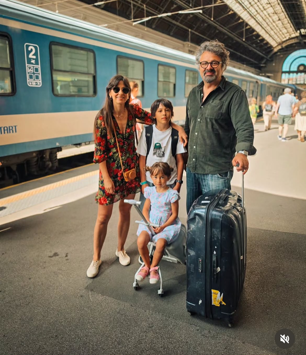 Dana Rogoz alături de familia sa/ sursă foto: Instagram