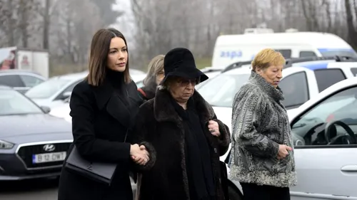 Imaginile durerii! Mama Cristinei Țopescu a avut nevoie de ajutorul Andreei Berecleanu pentru a intra în crematoriu